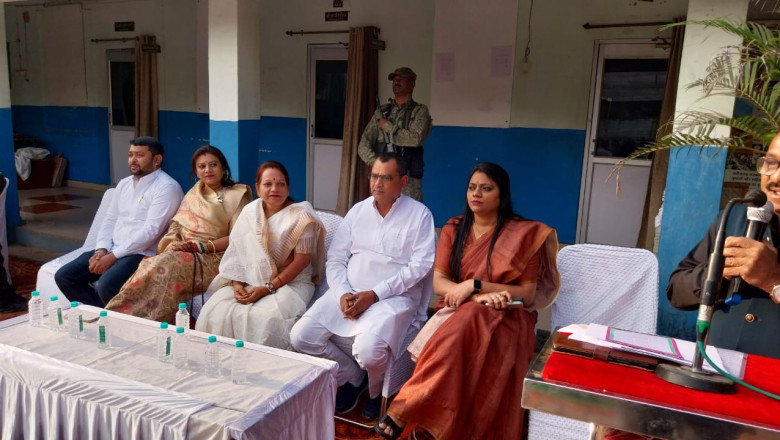 महापौर और आयुक्त ने फहराया ध्वज...