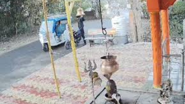 मंदिर से फेंक दूंगा...हनुमान चालीसा बजाने पर मिली धमकी...