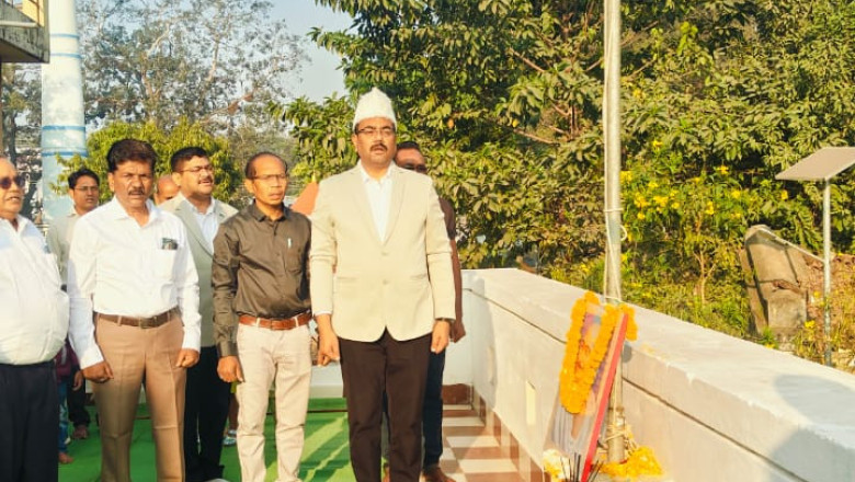 आयुक्त अतुल विश्वकर्मा ने किया मोहारा जल संयंत्र गृह में ध्वजारोहण...