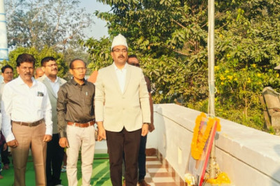 आयुक्त अतुल विश्वकर्मा ने किया मोहारा जल संयंत्र गृह में ध्वजारोहण...