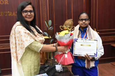 कलेक्टर सुश्री ऋचा चौधरी ने विजेता खिलाड़ियों को दी बधाई...