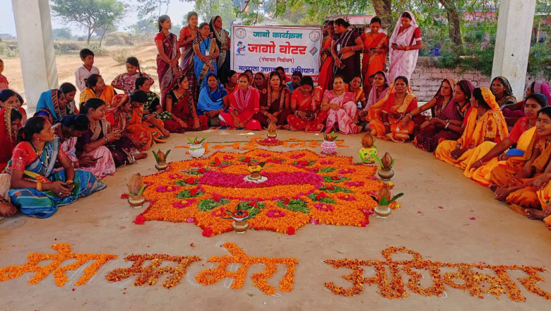 फुलों की रंगोली एवं कलश यात्रा के साथ मोर मतदान-मोर अधिकार जनजागरूकता अभियान चलाया...