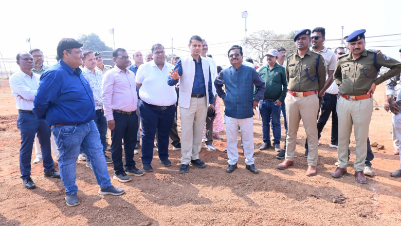 नए मेला स्थल पर भव्य राजिम कुंभ कल्प की तैयारी जोरों पर मुख्य मंच निर्माण,  हेलीपैड एवं मीना बाजार स्थल का निर्माण कार्य तेजी से जारी