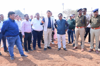 नए मेला स्थल पर भव्य राजिम कुंभ कल्प की तैयारी जोरों पर मुख्य मंच निर्माण,  हेलीपैड एवं मीना बाजार स्थल का निर्माण कार्य तेजी से जारी
