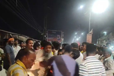 चुनाव प्रचार के दौरान दो पक्षों में जमकर मारपीट, बवाल से छावनी में तब्दील हुआ इलाका