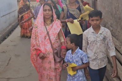 Durg: पत्रकार की पत्नी प्रेमलता देशमुख ने आरंभ किया डोर टू डोर जनसंपर्क बीजेपी से खड़े हो गए 3 उम्मीदवार, क्षेत्र का क्या है माहौल पढ़े खबर