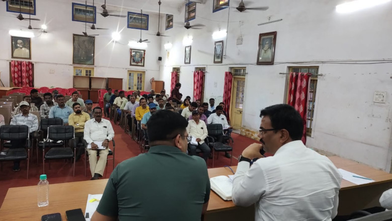 नगर निगम के सभी विभाग के कर्मचारियों की आयुक्त विश्वकर्मा ने ली बैठक  स्थानीय निर्वाचन में निष्ठापूर्वक कर्तव्य निर्वाहन के लिये जताया आभार