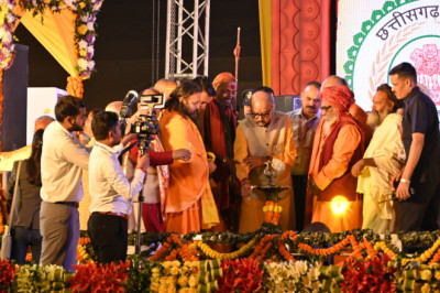 राज्यपाल  रमेन डेका राजिम कुंभ कल्प के शुभारंभ अवसर पर शामिल हुए