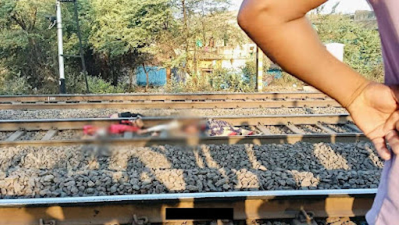 मोहब्बत का हुआ खौफनाक अंत, वेलेंटाइन डे पर प्रेमी जोड़े ने ट्रेन के सामने कूदकर की आत्महत्या.....