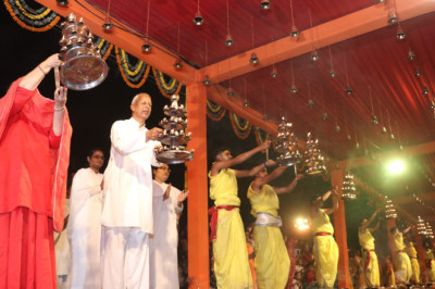 राजिम कुंभ में प्रतिदिन हो रही महानदी की महाआरती शामिल हो रहे हजारों श्रद्धालु
