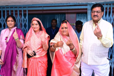 खाद्य मंत्री दयाल दास ने अपने गृह ग्राम कुरा में किये मताधिकार का प्रयोग**सपरिवार पहुंचे मतदान केंद्र, लोकतंत्र में आस्था का किया प्रदर्शन...