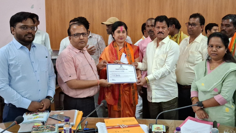 बेमेतरा व नवागढ़ जिला पंचायत सदस्य के 07 नवनिर्वाचित सदस्यों को प्रमाण पत्र सौंपे गए...