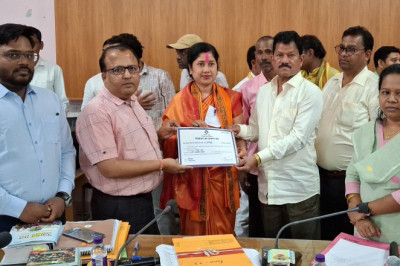बेमेतरा व नवागढ़ जिला पंचायत सदस्य के 07 नवनिर्वाचित सदस्यों को प्रमाण पत्र सौंपे गए...