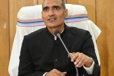 कलेक्टर रणबीर शर्मा के मार्गदर्शन में पंचायत चुनावों के लिए 2,292 मतदान कर्मियों का व्यापक प्रशिक्षण संपन्न...