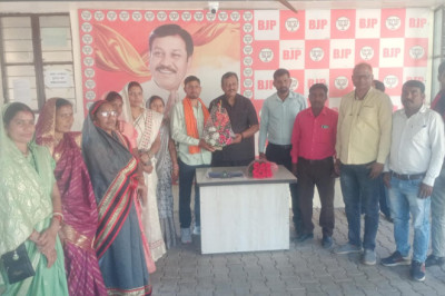 ग्राम करगाडीह सरपंच करण सेन ने सांसद विजय बघेल से लिया आशीर्वाद...
