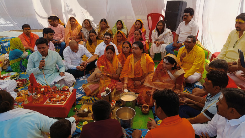 महापौर अलका बाघमार ने शिवनाथ तट पर महाआरती के साथ किया शिव का रुद्राभिषेक,भोलेमय हुई शिवनाथ नदी: