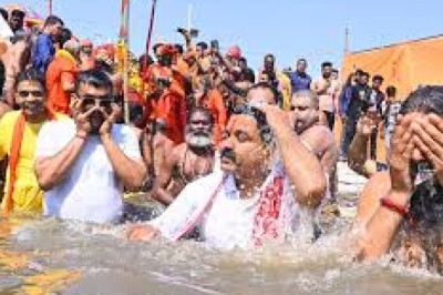 राजिम कुंभ में गृहमंत्री विजय शर्मा ने किया शाही स्नान...