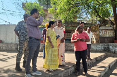 लुचकि तालाब का महापौर श्रीमती अलका बाघमार ने किया निरीक्षण,तालाब में अभियान चलाकर सफाई के दिये निर्देश...