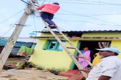 खैरागढ़ में 38638 बकायेदार उपभोक्ताओं की काटी बिजली कनेक्शन, कार्यवाही से मचा हड़कंप, 11533 ने मौके पर ही जमा किया 02 करोड़ 10 लाख की बकाया राशि,