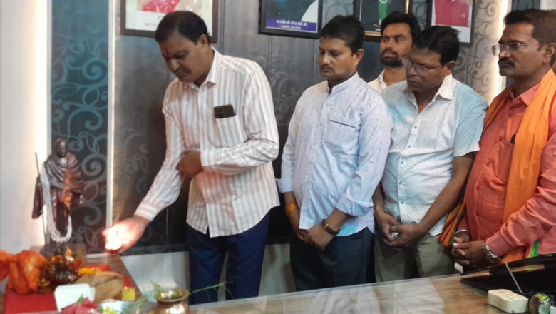 नवनिर्वाचित महापौर मधुसूदन यादव ने आज निगम कार्यालय में कार्यभार ग्रहण किया पूजा अर्चना कर कार्यो की शुरूवात की