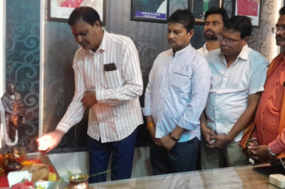 नवनिर्वाचित महापौर मधुसूदन यादव ने आज निगम कार्यालय में कार्यभार ग्रहण किया पूजा अर्चना कर कार्यो की शुरूवात की