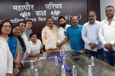 महापौर परिषद के समक्ष विचारार्थ बजट प्रस्तुत किया गया।