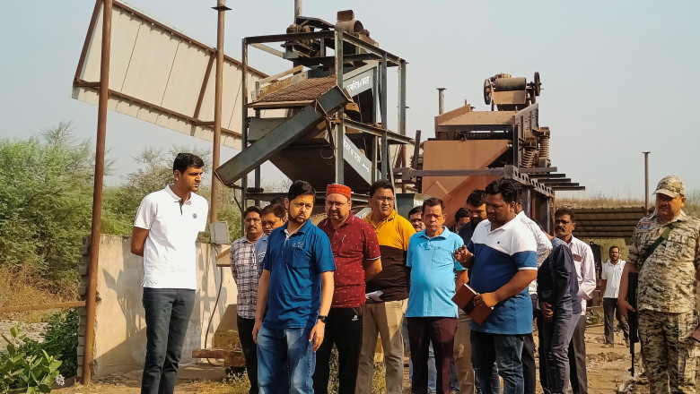 कलेक्टर ने आयुक्त के साथ ट्रेंचिंग ग्राउंड जाकर कचरे के वैज्ञानिक निपटान की प्रक्रिया एवं नगर निगम की तैयारियों का किया निरीक्षण...