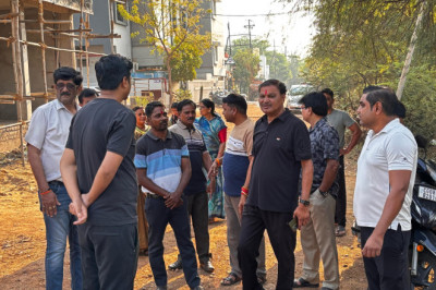 महापौर मधुसूदन यादव आर्शीवाद एवं रिद्धी सिद्धी कालोनी वासियों से हुये रूबरू  पानी की समस्या का समाधान करने अधिकारियों को दिये निर्देश