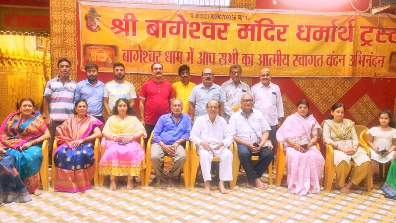 संस्कारधानी की महत्ता के अनुरूप की जायेगी पदयात्री सेवा बागेश्वरधाम में माँ बम्लेश्वरी पदयात्री सेवा हेतु हुई बैठक