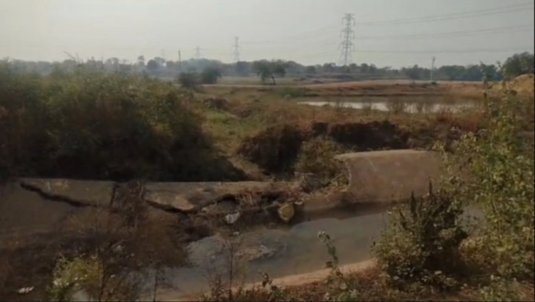 त्वरित खबरें समाचार के खबर का असर जल संसाधन विभाग द्वारा जामारी बांध से पाटे गांव तक क्षतिग्रस्त नहर का मरम्मत...