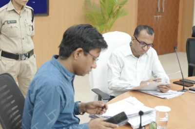 जनदर्शन में सुनी गई शासकीय कर्मचारियां की समस्याएं कलेक्टर के निर्देश पर अपर कलेक्टर ने सुनी समस्याएं