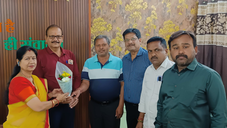 निगम कर्मियों के खाते में ओपीएस और एनपीएस का चार करोड़ बकाया जमा,खुश होकर पदाधिकारियों ने महापौर अलका बाघमार को पुष्पगुच्छ देकर धन्यवाद व आभार व्यक्त किया...