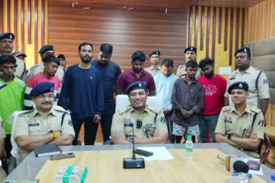 थाना डोंगरगढ़ क्षेत्र के शराब तस्करी मामलें में, 08 फरार आरोपी गिरफ्तार...