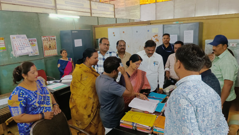 महापौर ने निगम के विभागों का किया औचक निरीक्षण,विभागों के कर्मचारियों की उपस्थिति को लेकर रजिस्टर की जांच...