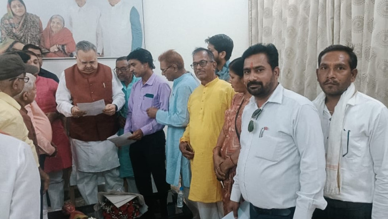 वैष्णव समाज द्वारा डॉ. रमन सिंह से मुलाक़ात कर संग्रहालय संग्रहालय के अध्यक्ष महेंद्र वैष्णव को बनाने की मांग की गई...