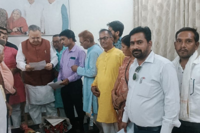 वैष्णव समाज द्वारा डॉ. रमन सिंह से मुलाक़ात कर संग्रहालय संग्रहालय के अध्यक्ष महेंद्र वैष्णव को बनाने की मांग की गई...