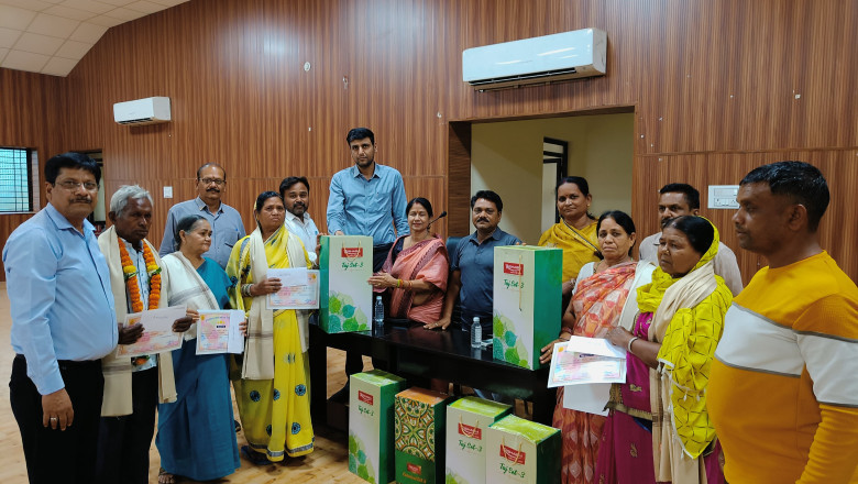 महापौर श्रीमती अलका बाघमार एवं कमिश्नर सुमित अग्रवाल ने सेवानिवृत्त कर्मचारियों के उज्ज्वल व सुखद भविष्य की कामना की...