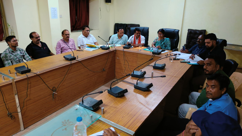 महापौर और प्रभारी ने राजस्व एवं बाजार विभाग के कामकाज की समीक्षा,मैदानी स्तर पर कर्मचारियों को समय-सीमा में कार्य करने एवं सूचना तंत्र को मजबूत करने के दिए निर्देश:
