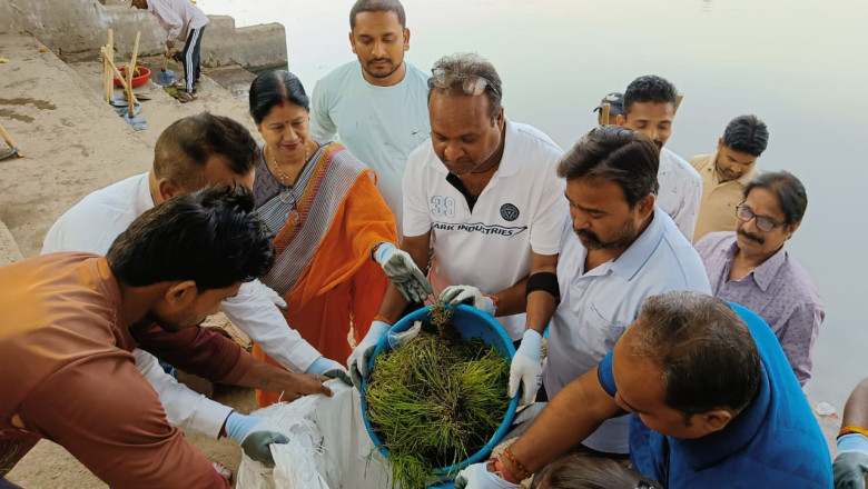 महापौर,एमआईसी,पार्षदो सहित सैकड़ों नागरिको ने तालाब का सफाई लिया संकल्प,स्वच्छता के लिए श्रमदान:
