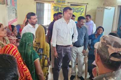 संभागायुक्त ने ग्राम पंचायत कचांदूर का किया निरीक्षण, ग्रामीणों की मांगों और समस्याओं की ली जानकारी...