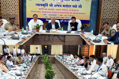 सड़क दुर्घटनाओं को रोकने के लिए जनजागरूकता अभियान चलाएं...