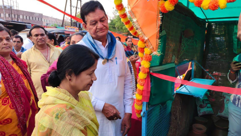 महापौर ने नागरिकों से अपील कर कहा कि अपने घर के आंगन, छत और दीवारों में पक्षियों के लिए पानी से भरे सकोरे रखने की व्यवस्था जरूर करें...