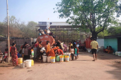 गंभीर जल संकट से जूझ रहे रेलवे बस्तीवासी...