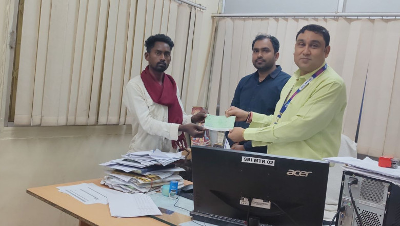 प्रधानमंत्री बीमा योजनाओं के तहत नवागढ़ में 6 लाख रुपए के चेक वितरित...