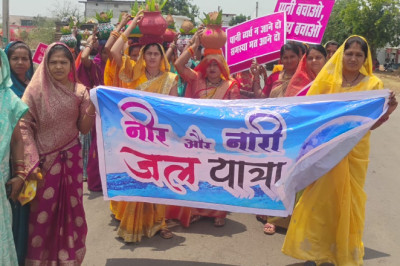 हरियाली बहिनी नीर और नारी जल यात्रा ग्राम मचानपार पहुंची...