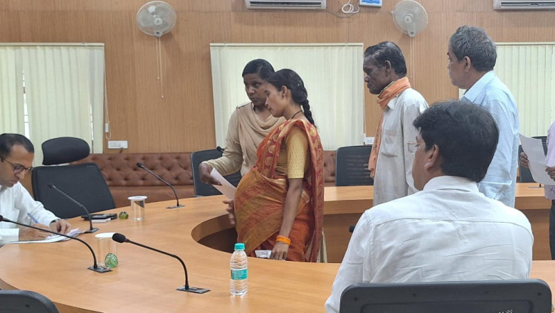 कोरबा 21 अप्रैल 2025/  कलेक्टर जनदर्शन में आज कलेक्टर  अजीत वसंत ने आमनागरिको की समस्याओं को सुना...