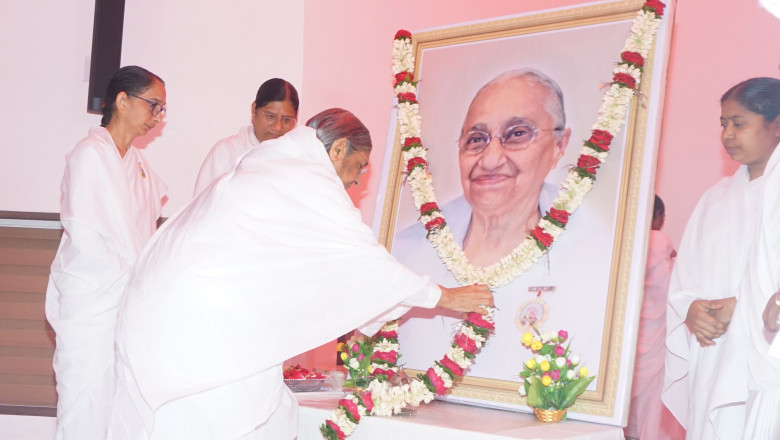 पीस ऑडिटोरियम में राजयोगिनी दादी रतनमोहिनी जी की शिक्षाओं को जीवन में आत्मसात्  करने के दृढ़ संकल्प के साथ भावभीनी श्रद्धांजलि दी गई*