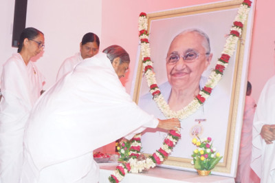 पीस ऑडिटोरियम में राजयोगिनी दादी रतनमोहिनी जी की शिक्षाओं को जीवन में आत्मसात्  करने के दृढ़ संकल्प के साथ भावभीनी श्रद्धांजलि दी गई*