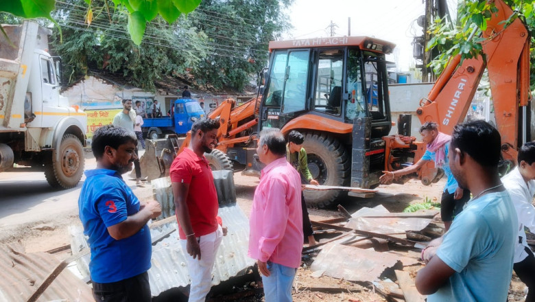 टप्पा तालाब सड़क किनारे अतिक्रमण के कारण यहाँ अवैध और गैर कानूनी कार्य को भी बढ़ावा मिल रहा था,दोबारा अतिक्रमण देखें पर जब्ती की कार्रवाही होगी..