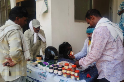 कलेक्ट्रेट के सामने एक्सपायरी खाद्य सामग्री का स्टॉल, विक्रेता ने मानी गलती, विभागीय उप संचालक ने कही जांच की बात